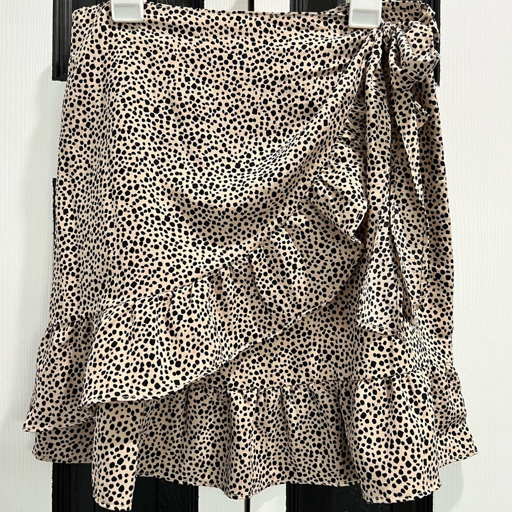 Brand:Just Quella          Size:US4-6        Color: Tan with Black polkadots